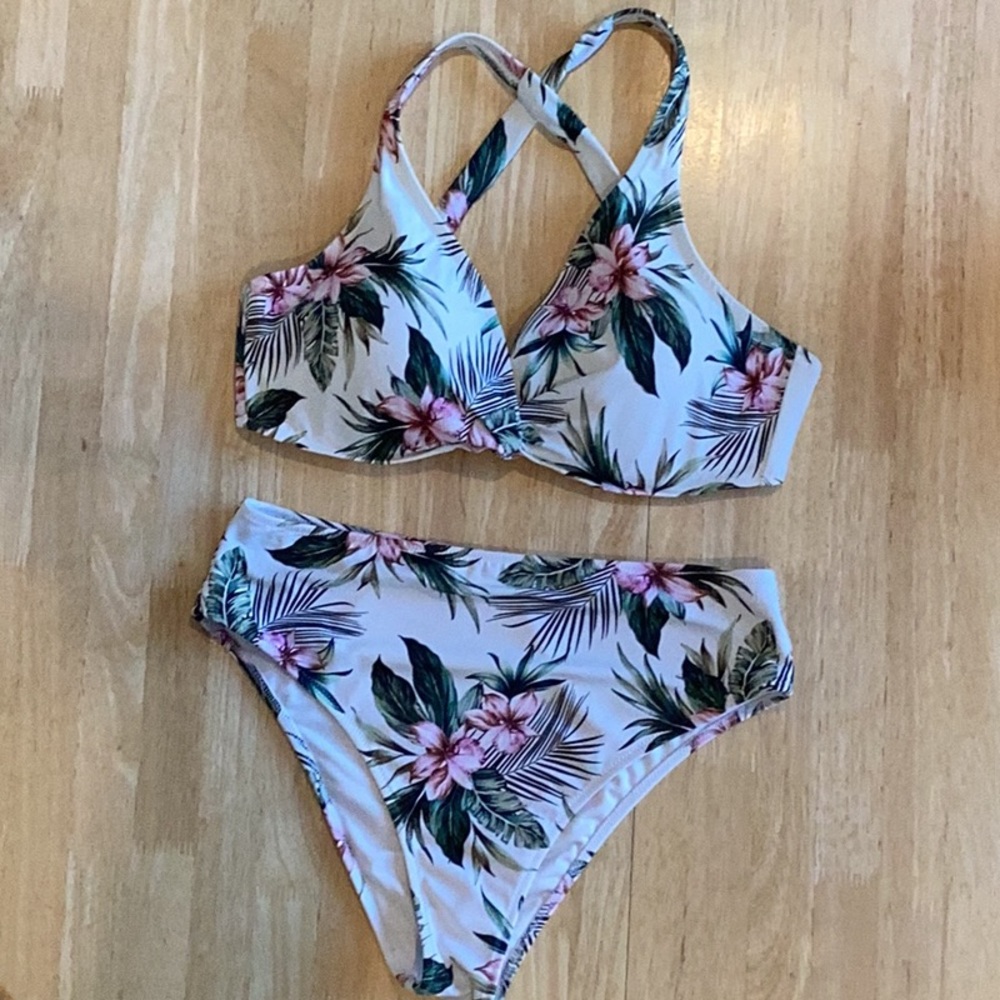 🆕️ Shade & Shore floral swim top size 34 DD & bottom, Size M, NWOT.